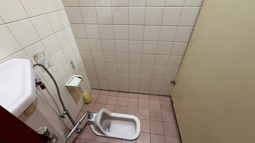 トイレのリフォーム、ビフォー画像